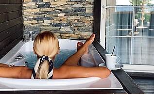 Manaspark Deluxe Hotel