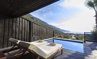 Manaspark Deluxe Hotel