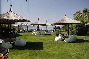 Manaspark Deluxe Hotel