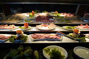 Manaspark Deluxe Hotel