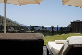 Manaspark Deluxe Hotel