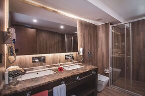 Manaspark Deluxe Hotel