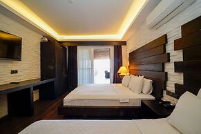 Manaspark Deluxe Hotel