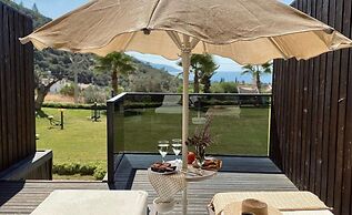 Manaspark Deluxe Hotel