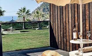 Manaspark Deluxe Hotel