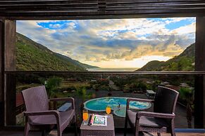 Manaspark Deluxe Hotel