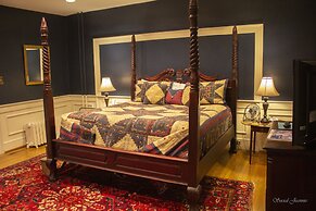 Inn at Lincoln Square