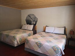 Overlook Inn & Cabins