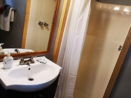 Overlook Inn & Cabins