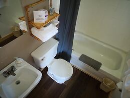 Overlook Inn & Cabins