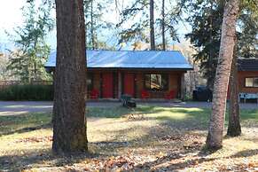 Overlook Inn & Cabins