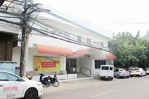 Travelbee Capitol Inn