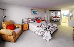 Hawaiian Monarch by Hawaii Ocean Club