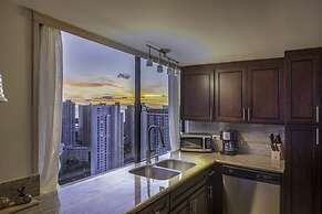 Hawaiian Monarch by Hawaii Ocean Club