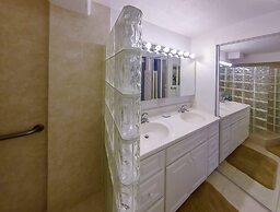 Hawaiian Monarch by Hawaii Ocean Club