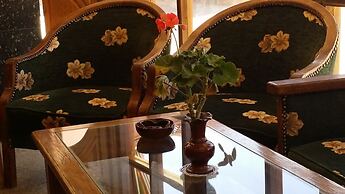 Catherine Plaza Hotel