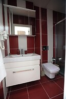 Zendy Suite Hotel