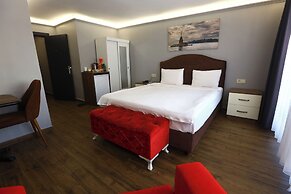 Zendy Suite Hotel