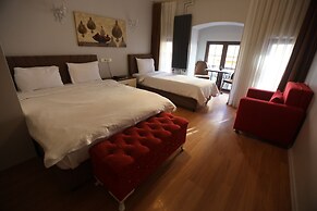 Zendy Suite Hotel