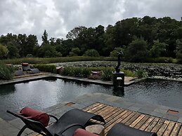 Lily Pond Country Lodge