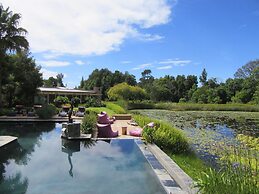 Lily Pond Country Lodge