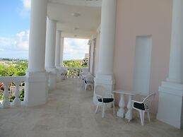 Ocean West Boutique Hotel