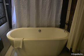 8 Suites By Fat Jimmy's