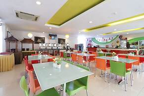 Dewarna Hotel & Convention