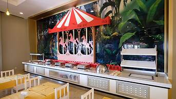 Seaden Sea World Resort & Spa