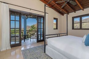 Las Catalinas Collection