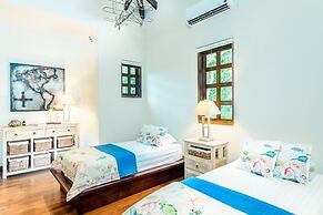Las Catalinas Collection