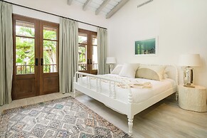 Las Catalinas Collection