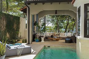 Las Catalinas Collection