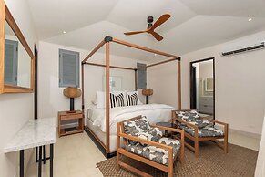 Las Catalinas Collection