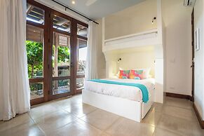 Las Catalinas Collection