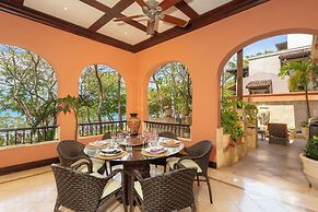 Las Catalinas Collection