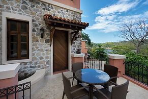 Las Catalinas Collection