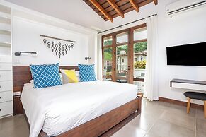 Las Catalinas Collection