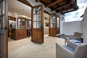 Las Catalinas Collection