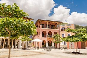 Las Catalinas Collection
