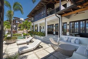 Las Catalinas Collection