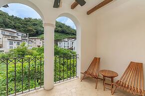 Las Catalinas Collection