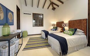 Las Catalinas Collection