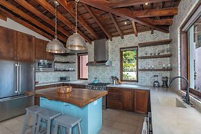 Las Catalinas Collection