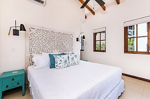Las Catalinas Collection