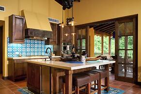 Las Catalinas Collection