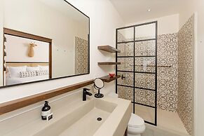 Las Catalinas Collection