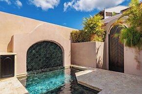 Las Catalinas Collection