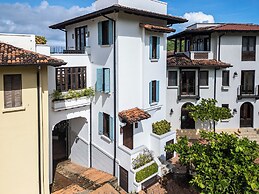 Las Catalinas Collection