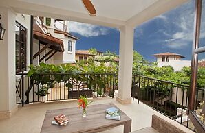 Las Catalinas Collection